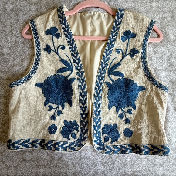 Boho Cream & Blue Floral Embroidered Vest Size S - Picture 2 of 9